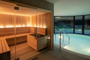 sauna and cold plunge
